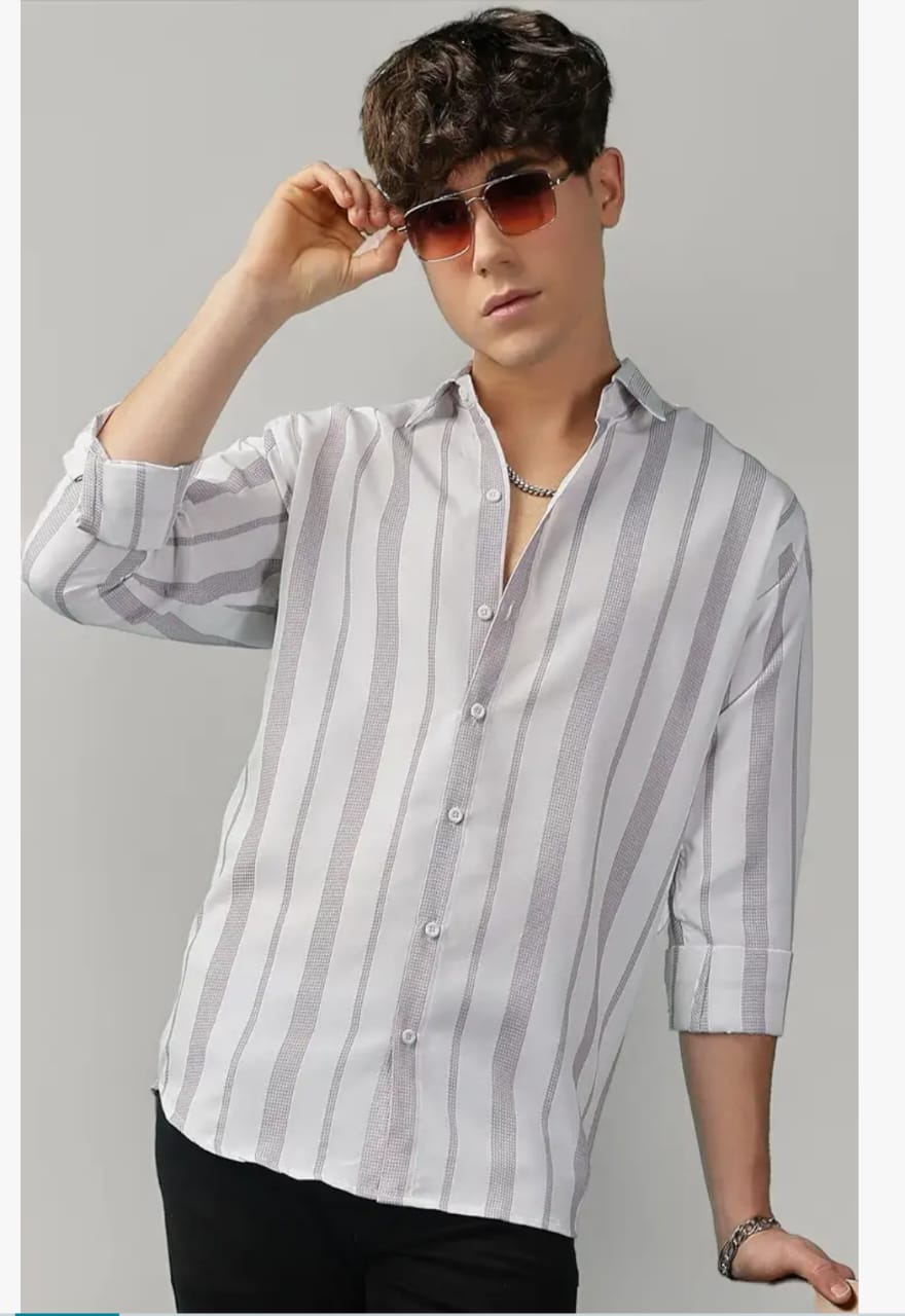 पुरुष धारीदार शर्ट