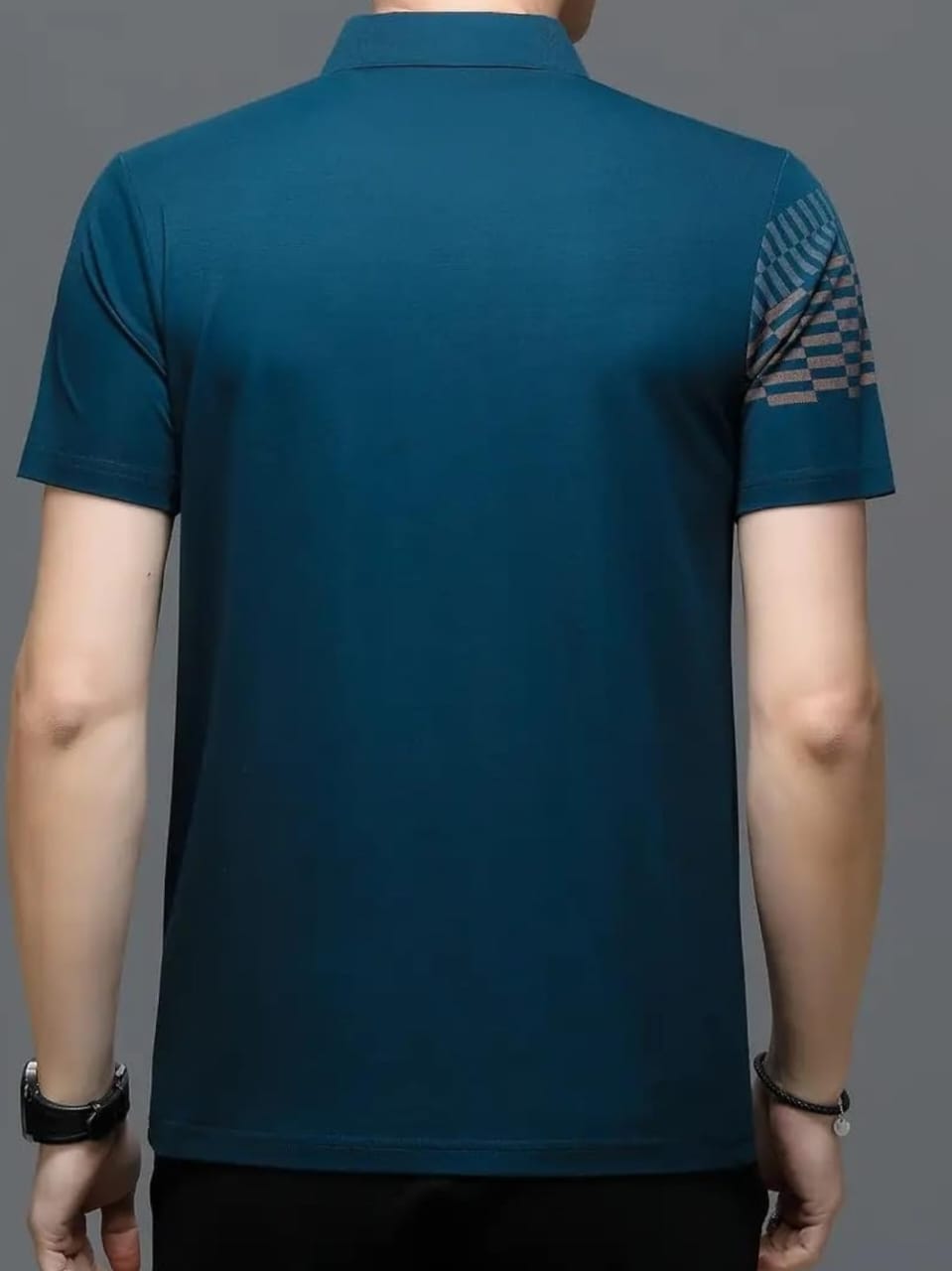 पुरुषों की अनियमित ज्यामितीय पैटर्न और वर्णमाला प्रिंट स्पोर्ट्स कॉलर टीशर्ट (Rizim Temu प्रिंट पोलो-ब्लू